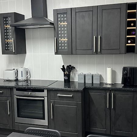 Modern 2 Bed Near Turf Moor Football Stadium, Parks, Canal And Lake Burnley Exteriér fotografie