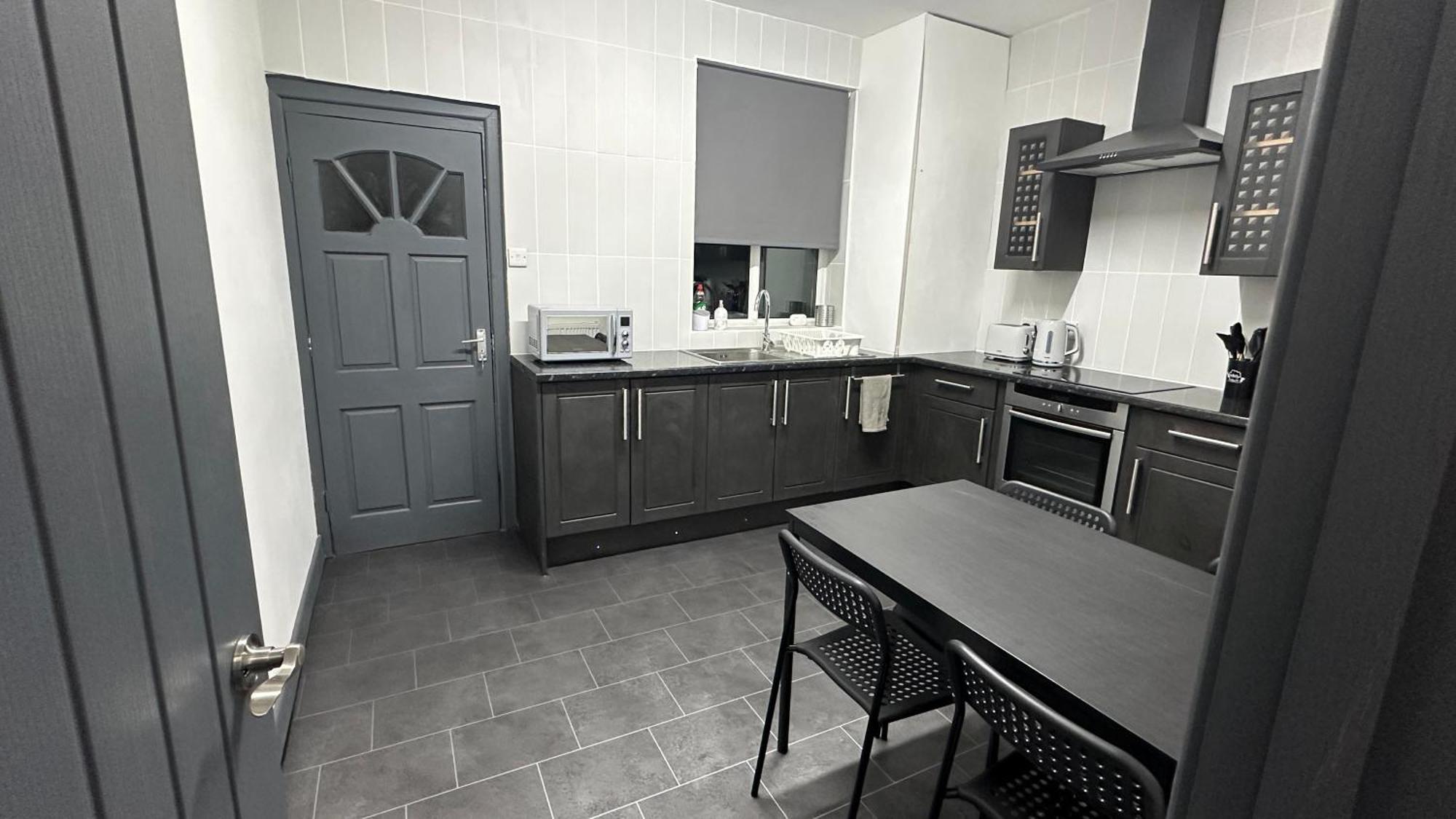 Modern 2 Bed Near Turf Moor Football Stadium, Parks, Canal And Lake Burnley Exteriér fotografie